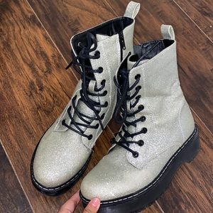 Platform glitter boots